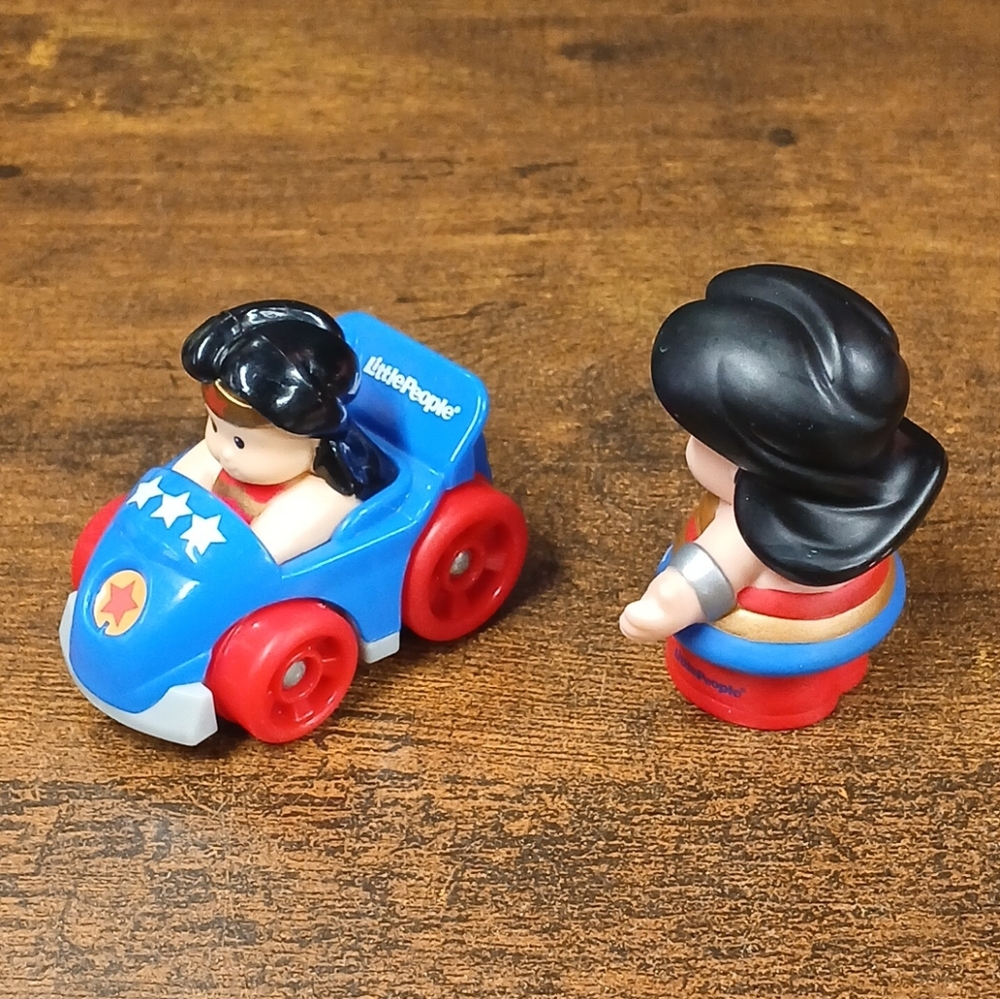 Lot of 2 Wonder Woman Little People - Picture 2 of 5